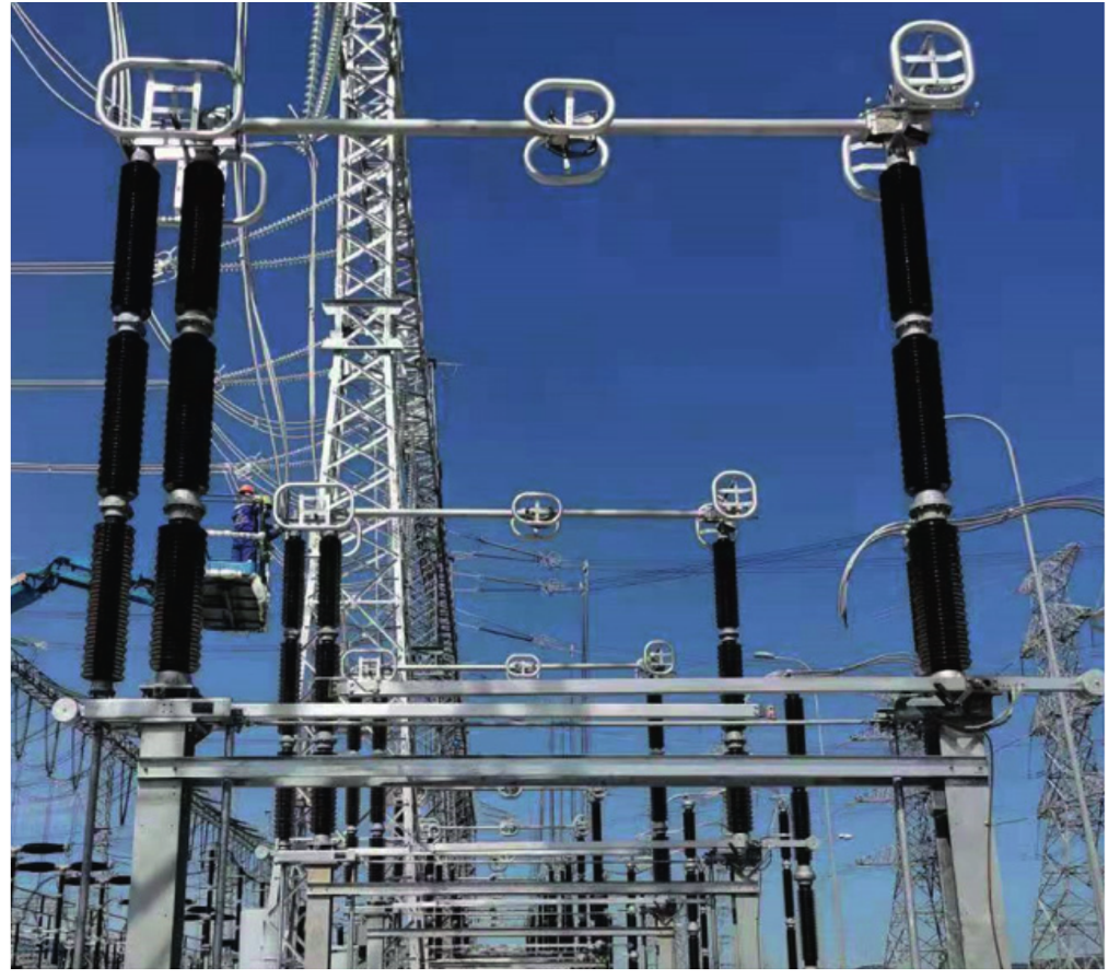 Knee-type disconnectors installed in a high-voltage substation (brochure Fig. 06)